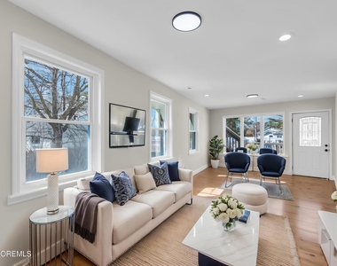 101 Clearwater Drive - Photo Thumbnail 11