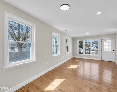 101 Clearwater Drive - Photo Thumbnail 12