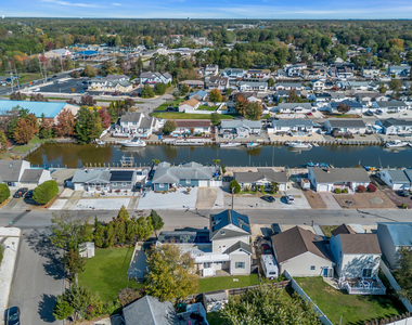 101 Clearwater Drive - Photo Thumbnail 39