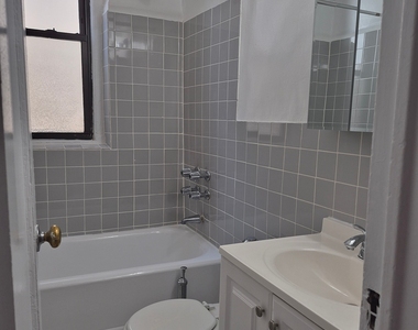 East 87 Street - Photo Thumbnail 4