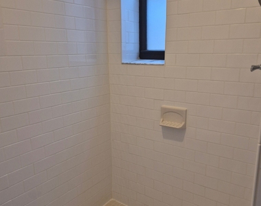 East 87 Street - Photo Thumbnail 5