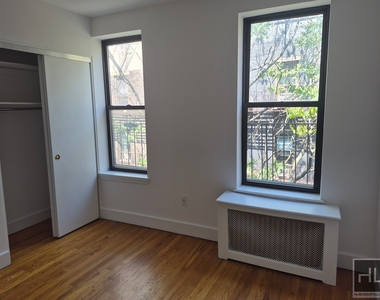 East 87 Street - Photo Thumbnail 7