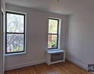 East 87 Street - Photo Thumbnail 6