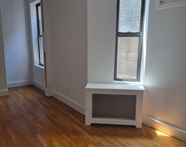 East 87 Street - Photo Thumbnail 9