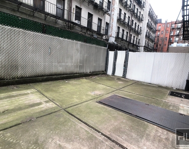 East 89th Street - Photo Thumbnail 6