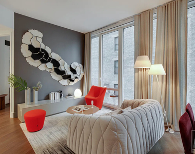 East 44th Street - Photo Thumbnail 3