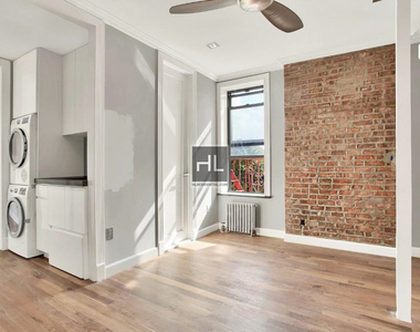 2 Avenue - Photo Thumbnail 1