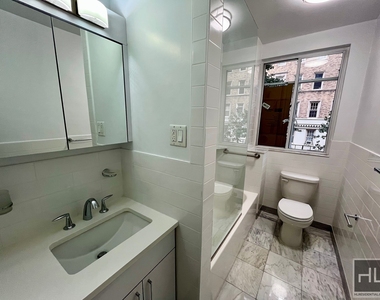 Fifth Avenue - Photo Thumbnail 5