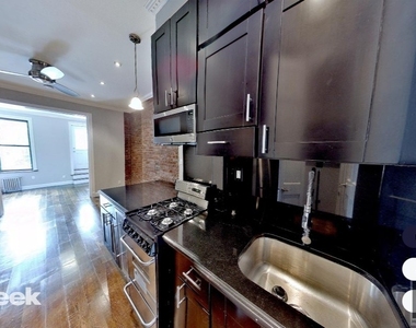 Tenth Avenue - Photo Thumbnail 3