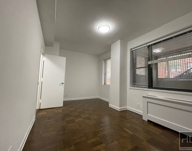 East 56th Street - Photo Thumbnail 2