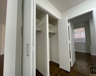 East 56th Street - Photo Thumbnail 7