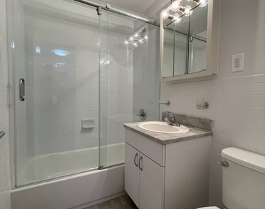 East 56th Street - Photo Thumbnail 6