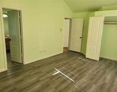 1424 Chapman Drive - Photo Thumbnail 5