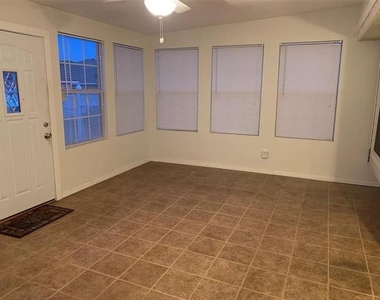 1424 Chapman Drive - Photo Thumbnail 12