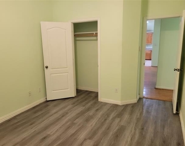 1424 Chapman Drive - Photo Thumbnail 9