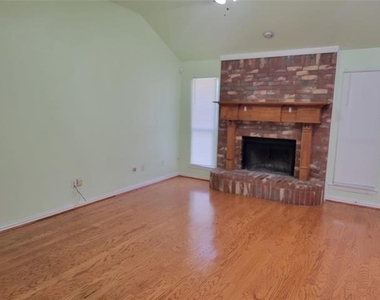 1424 Chapman Drive - Photo Thumbnail 1