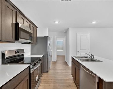 1164 Northfield Drive - Photo Thumbnail 4