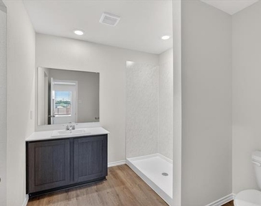 1164 Northfield Drive - Photo Thumbnail 14