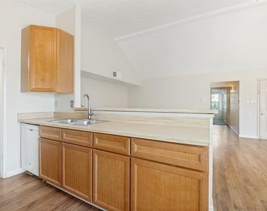 7305 Pineberry Road - Photo Thumbnail 11