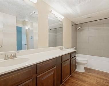 7305 Pineberry Road - Photo Thumbnail 15