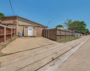 7305 Pineberry Road - Photo Thumbnail 24