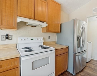 7305 Pineberry Road - Photo Thumbnail 12