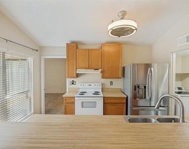 7305 Pineberry Road - Photo Thumbnail 8