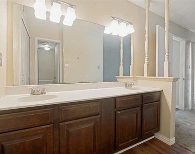 7305 Pineberry Road - Photo Thumbnail 18