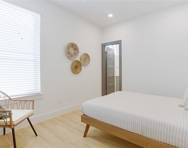 2805 Weisenberger Street - Photo Thumbnail 12