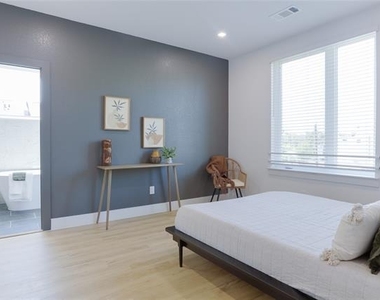 2805 Weisenberger Street - Photo Thumbnail 17