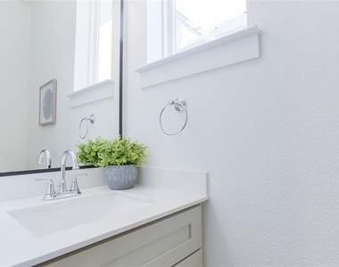 2805 Weisenberger Street - Photo Thumbnail 10