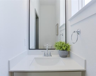 2805 Weisenberger Street - Photo Thumbnail 9