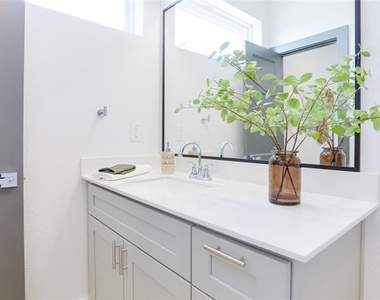 2805 Weisenberger Street - Photo Thumbnail 14