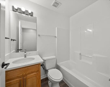 404 W Day Street - Photo Thumbnail 13