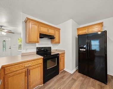 404 W Day Street - Photo Thumbnail 9