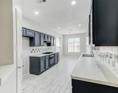 1605 Audrey Drive - Photo Thumbnail 7