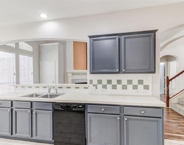1605 Audrey Drive - Photo Thumbnail 4