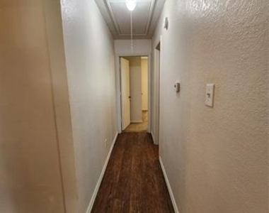 2925 Timothy Lane - Photo Thumbnail 7