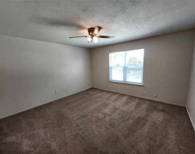 2925 Timothy Lane - Photo Thumbnail 8