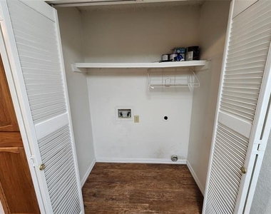 2925 Timothy Lane - Photo Thumbnail 6