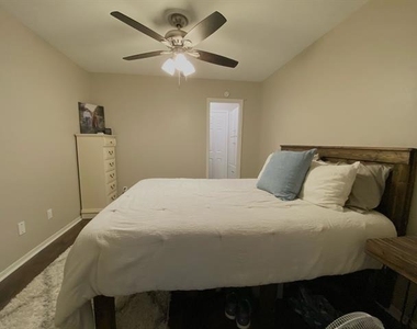 1107 N Locust Street - Photo Thumbnail 10