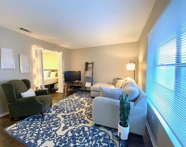 1107 N Locust Street - Photo Thumbnail 2
