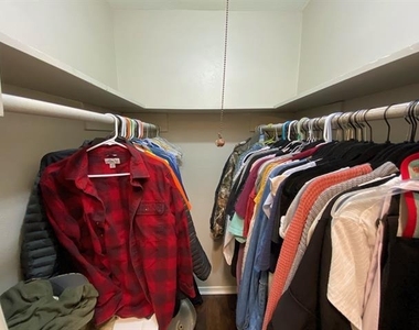 1107 N Locust Street - Photo Thumbnail 11