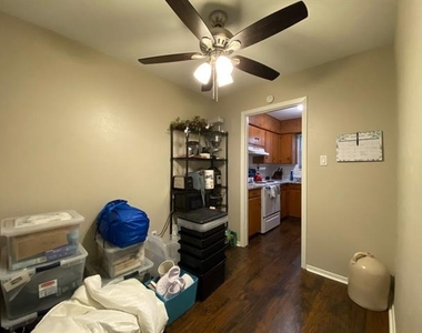 1107 N Locust Street - Photo Thumbnail 12
