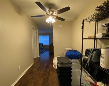 1107 N Locust Street - Photo Thumbnail 13