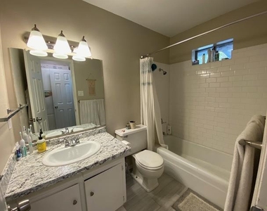 1107 N Locust Street - Photo Thumbnail 14