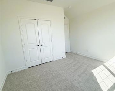 4349 Noble Lane - Photo Thumbnail 17