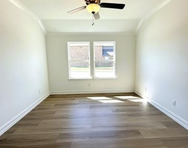 4349 Noble Lane - Photo Thumbnail 14