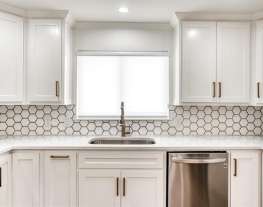 3924 Dalston Lane - Photo Thumbnail 21
