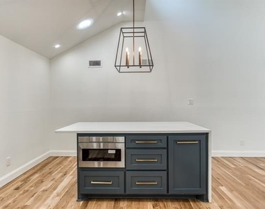 3924 Dalston Lane - Photo Thumbnail 23